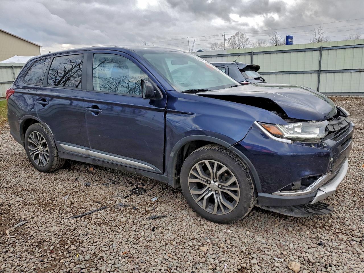 MITSUBISHI OUTLANDER ES