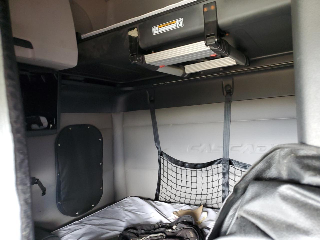 Lot #3283940831 2019 FREIGHTLINER CASCADIA 1