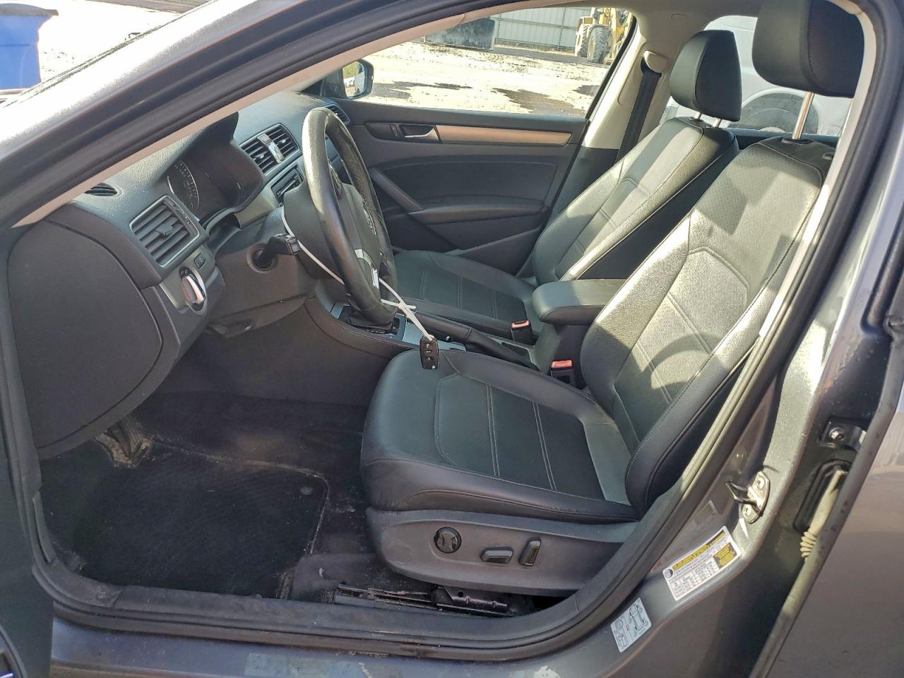 VOLKSWAGEN PASSAT SE