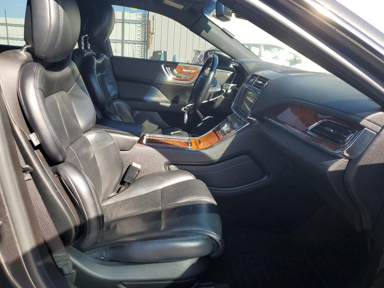 Lot #3302751014 2017 LINCOLN CONTINENTA