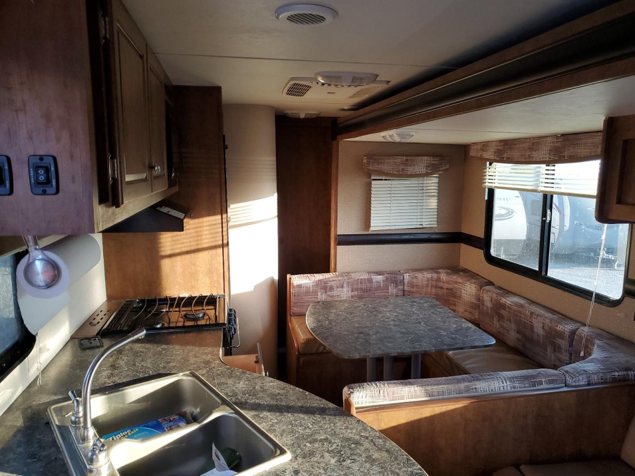 Lot #3291437156 2016 Z1 CROSSROADS