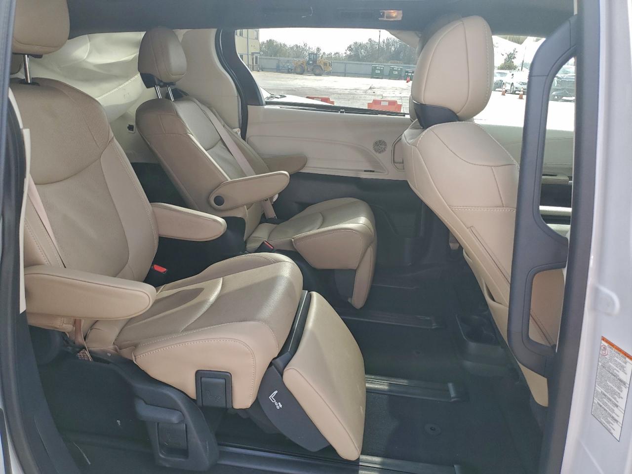 TOYOTA SIENNA LIMITED