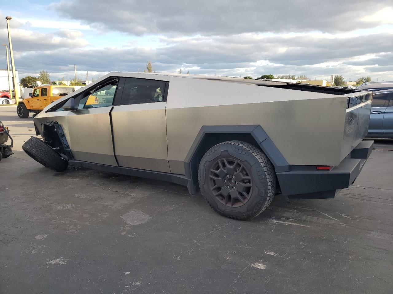 Lot #3302853904 2024 TESLA CYBERTRUCK