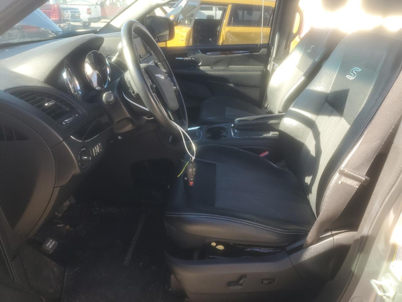 CHRYSLER TOWN & COUNTRY S