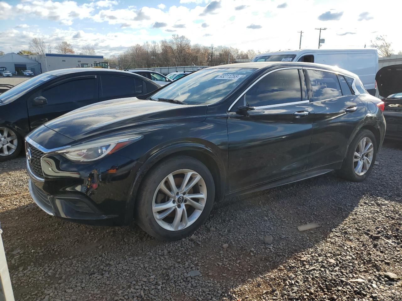 INFINITI QX30 BASE
