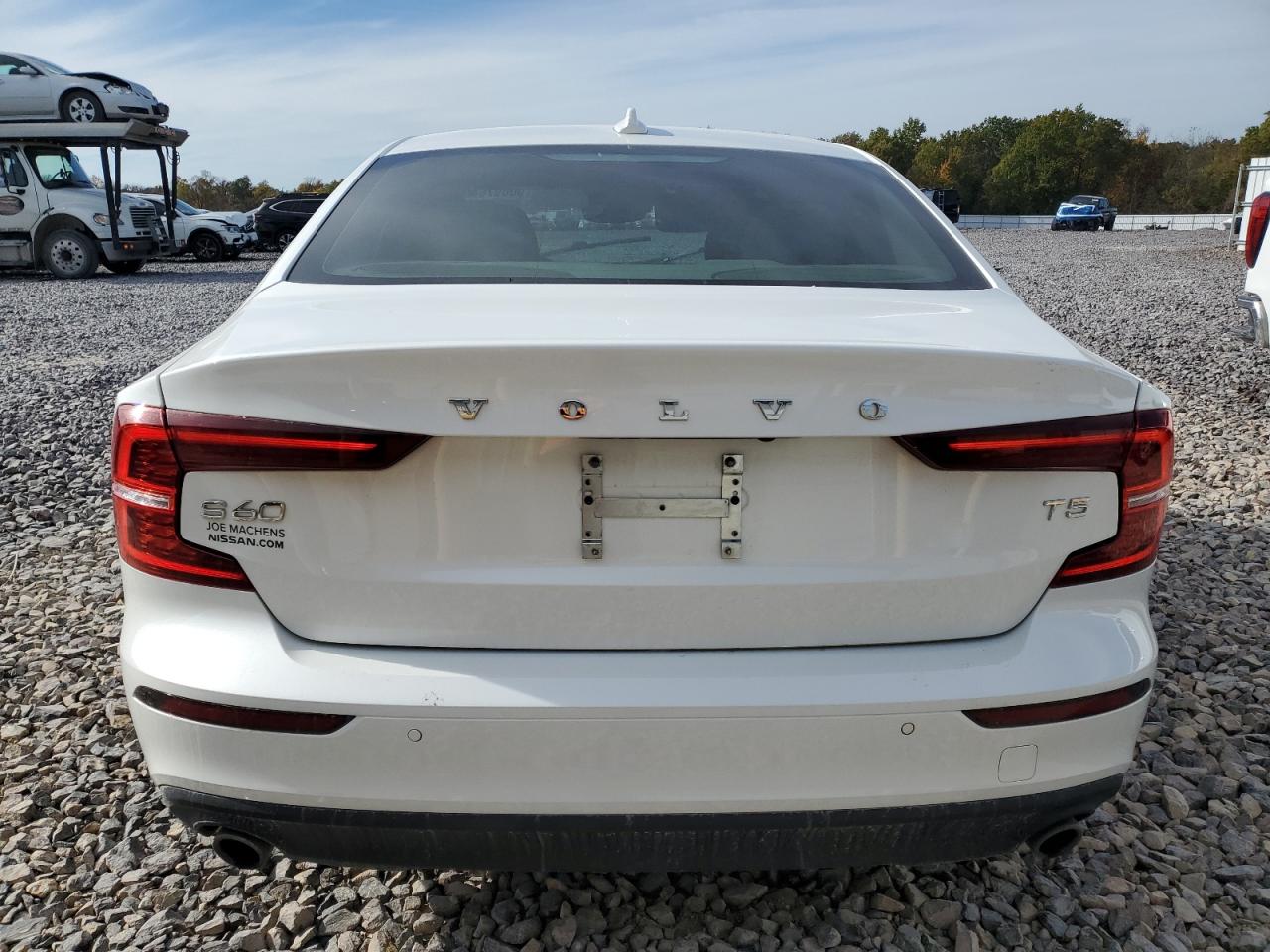 VOLVO S60 T5 MOMENTUM