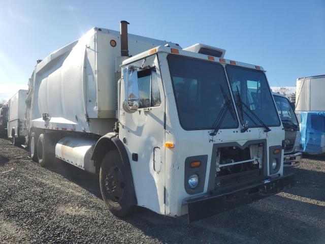 Global Auto Auctions: 2015 MACK 600 LEU600