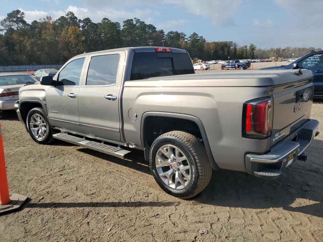 GMC SIERRA C1500 SLT
