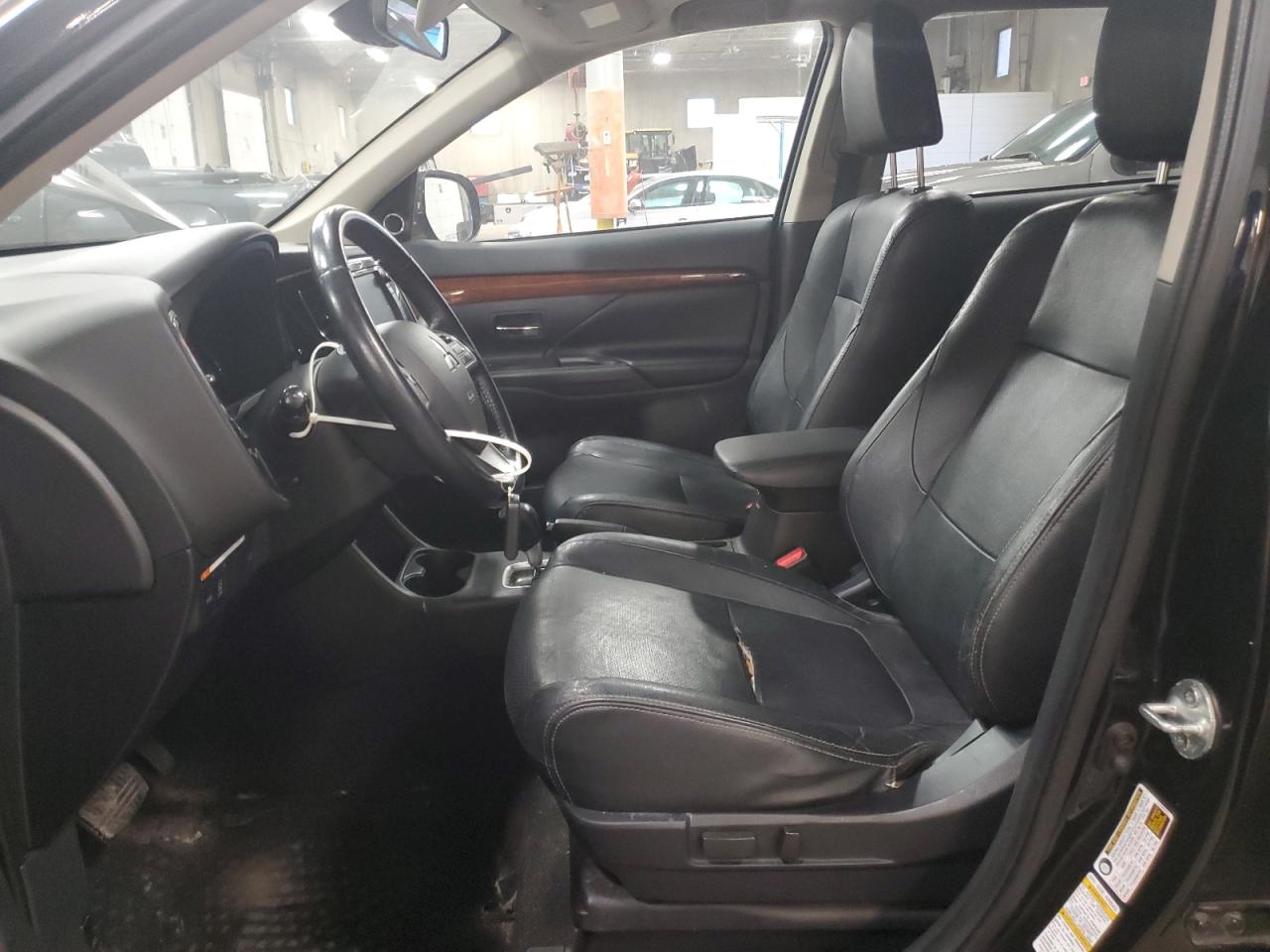 MITSUBISHI OUTLANDER SE