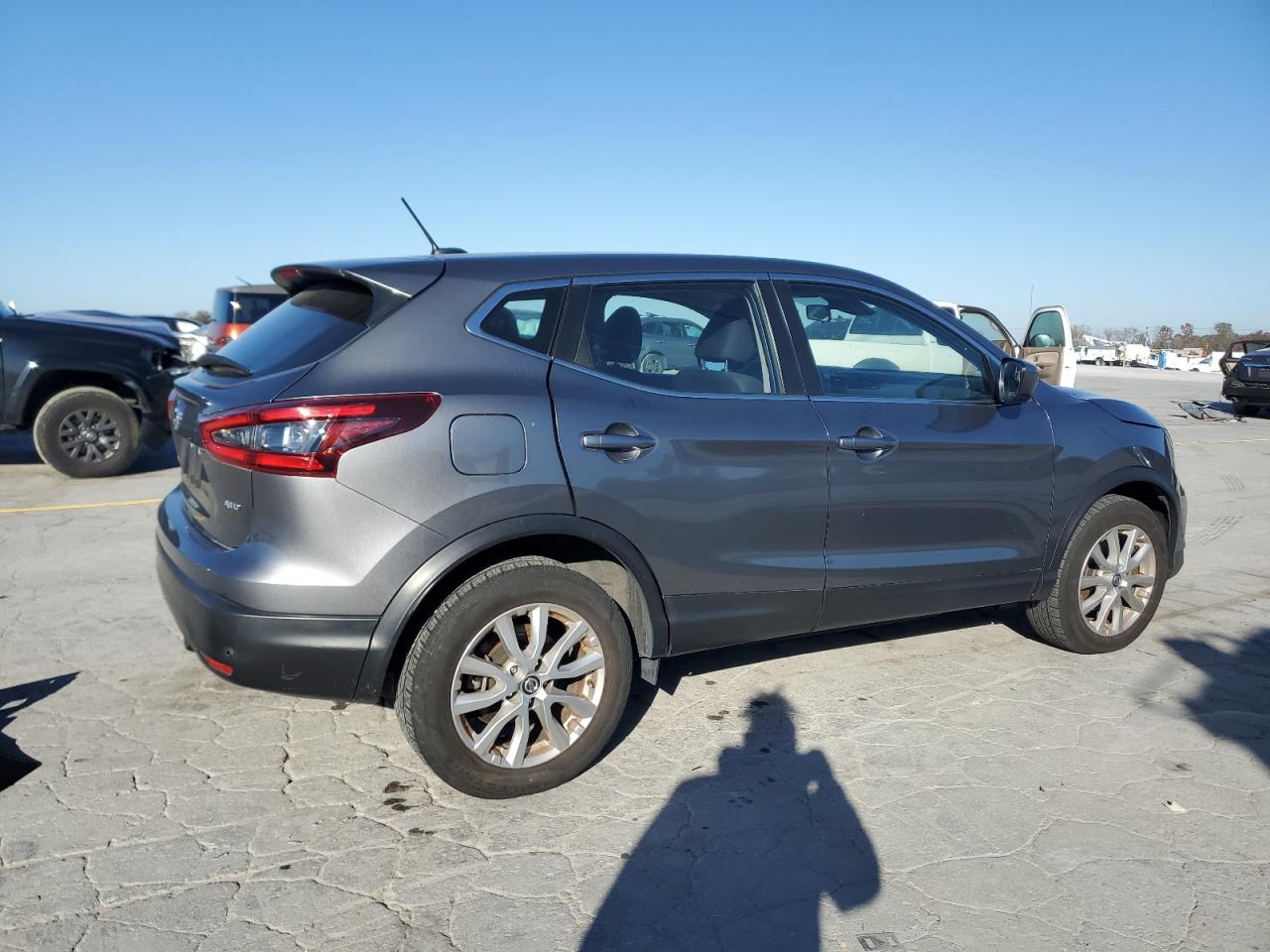 NISSAN ROGUE SPORT S