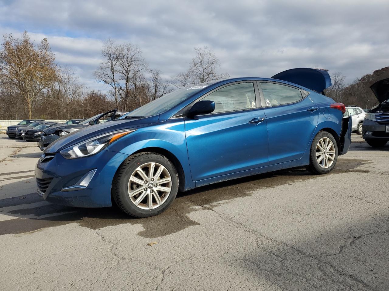 HYUNDAI ELANTRA SE