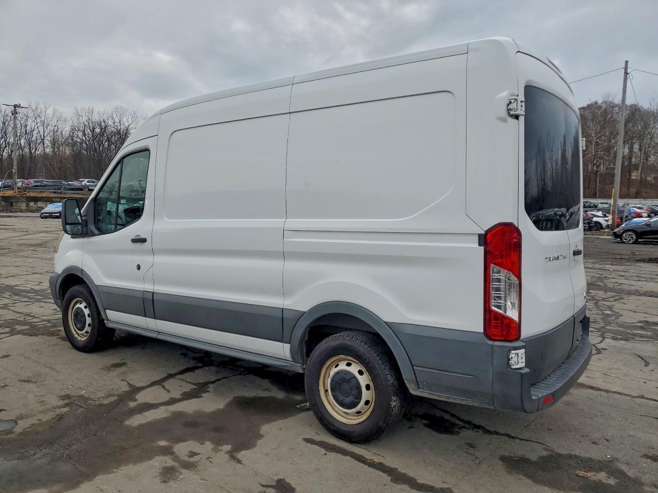 Lot #3308215202 2015 FORD TRANSIT T-