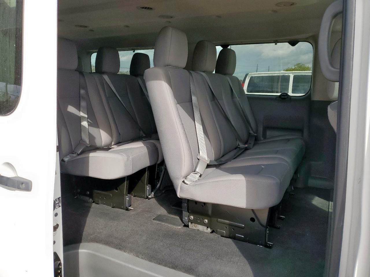 NISSAN NV3500 3500 S