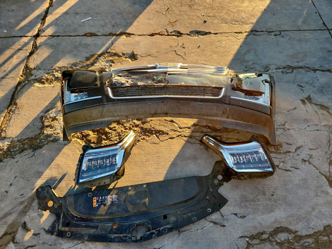 CADILLAC ESCALADE LUXURY