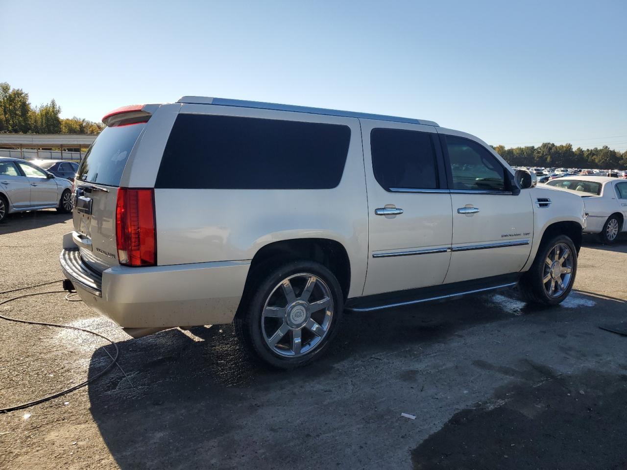 CADILLAC ESCALADE ESV LUXURY