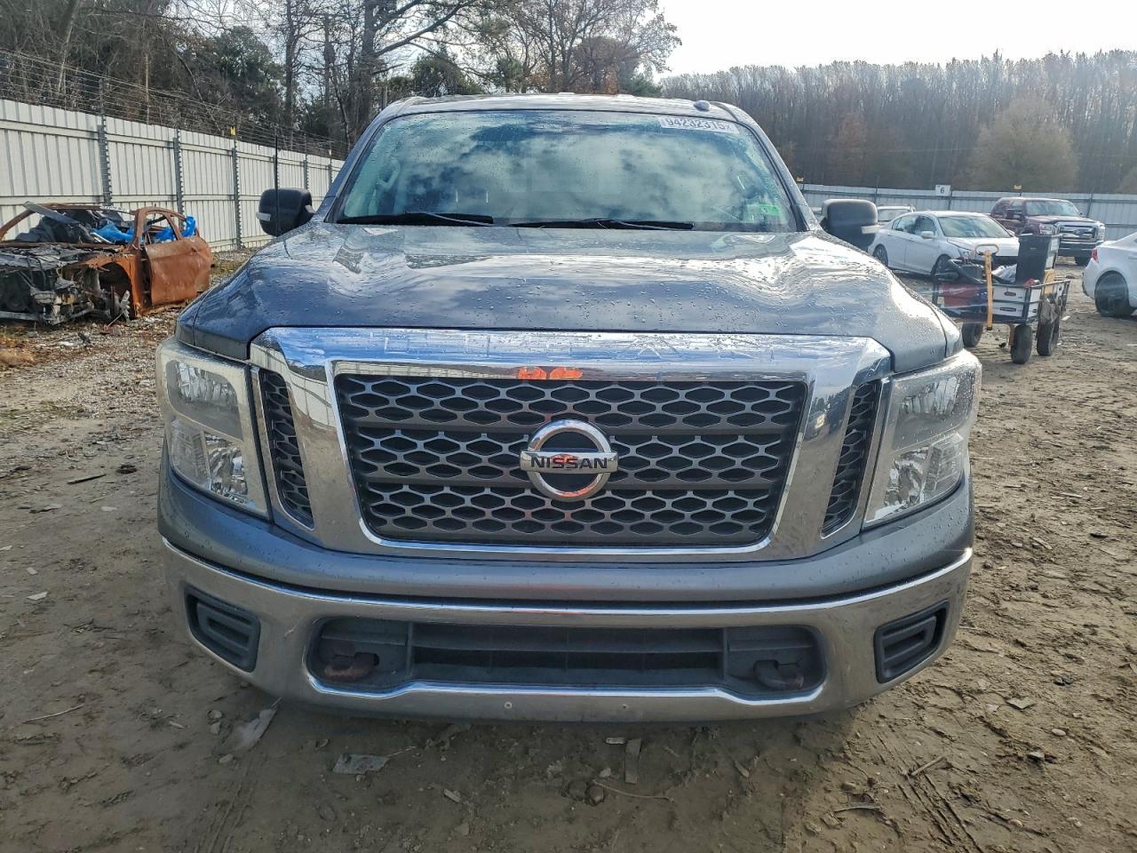NISSAN TITAN S