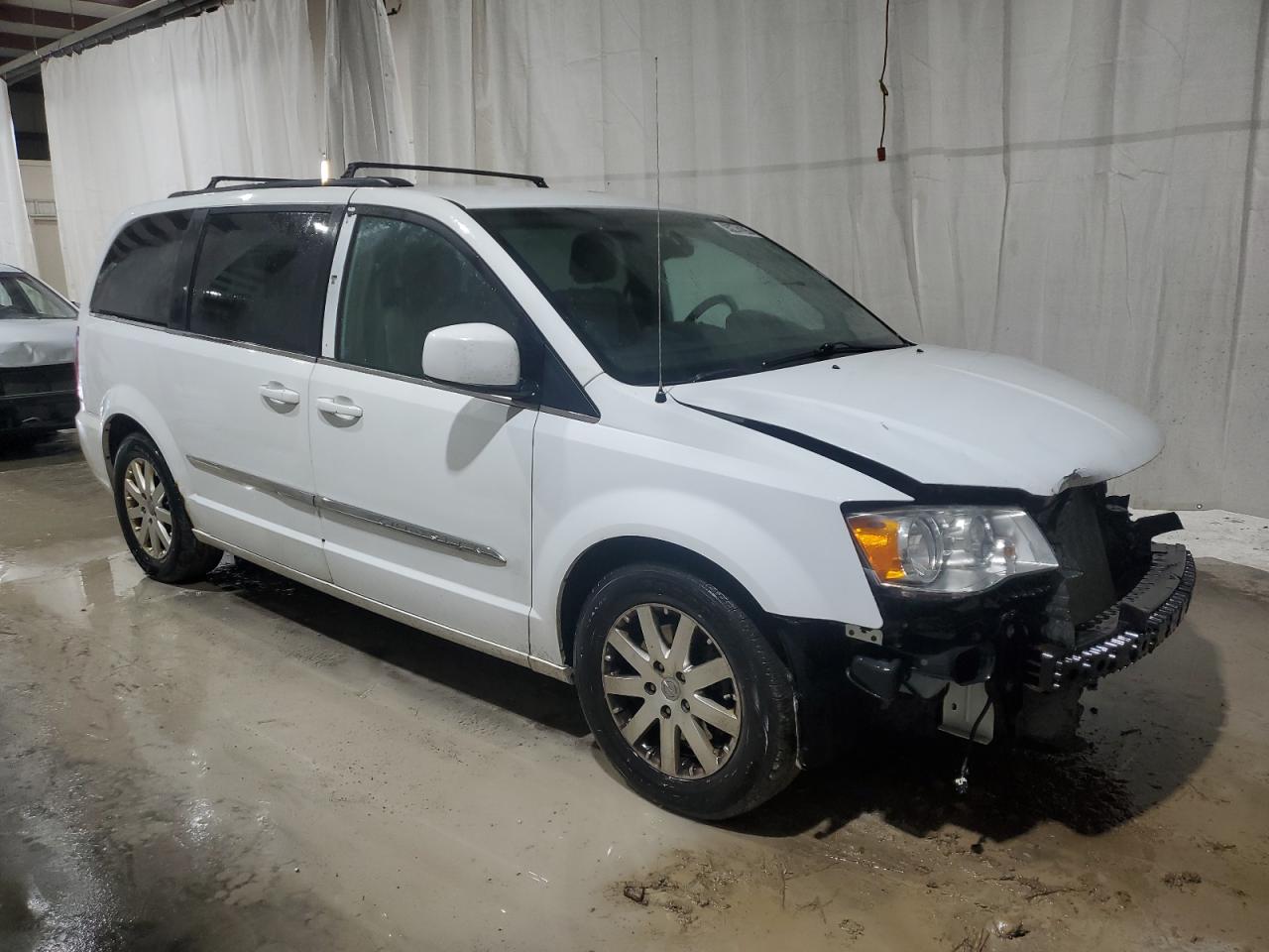 Lot #3316722457 2014 CHRYSLER TOWN & COU