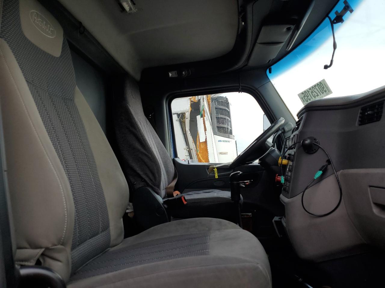 Lot #3286700281 2017 PETERBILT 579