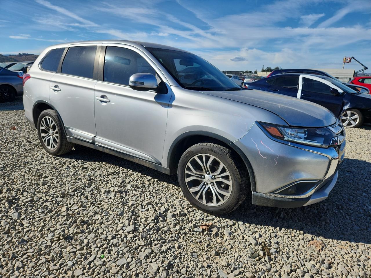 MITSUBISHI OUTLANDER SE