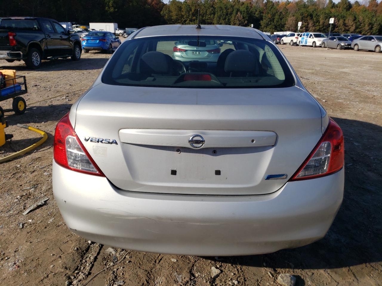NISSAN VERSA S