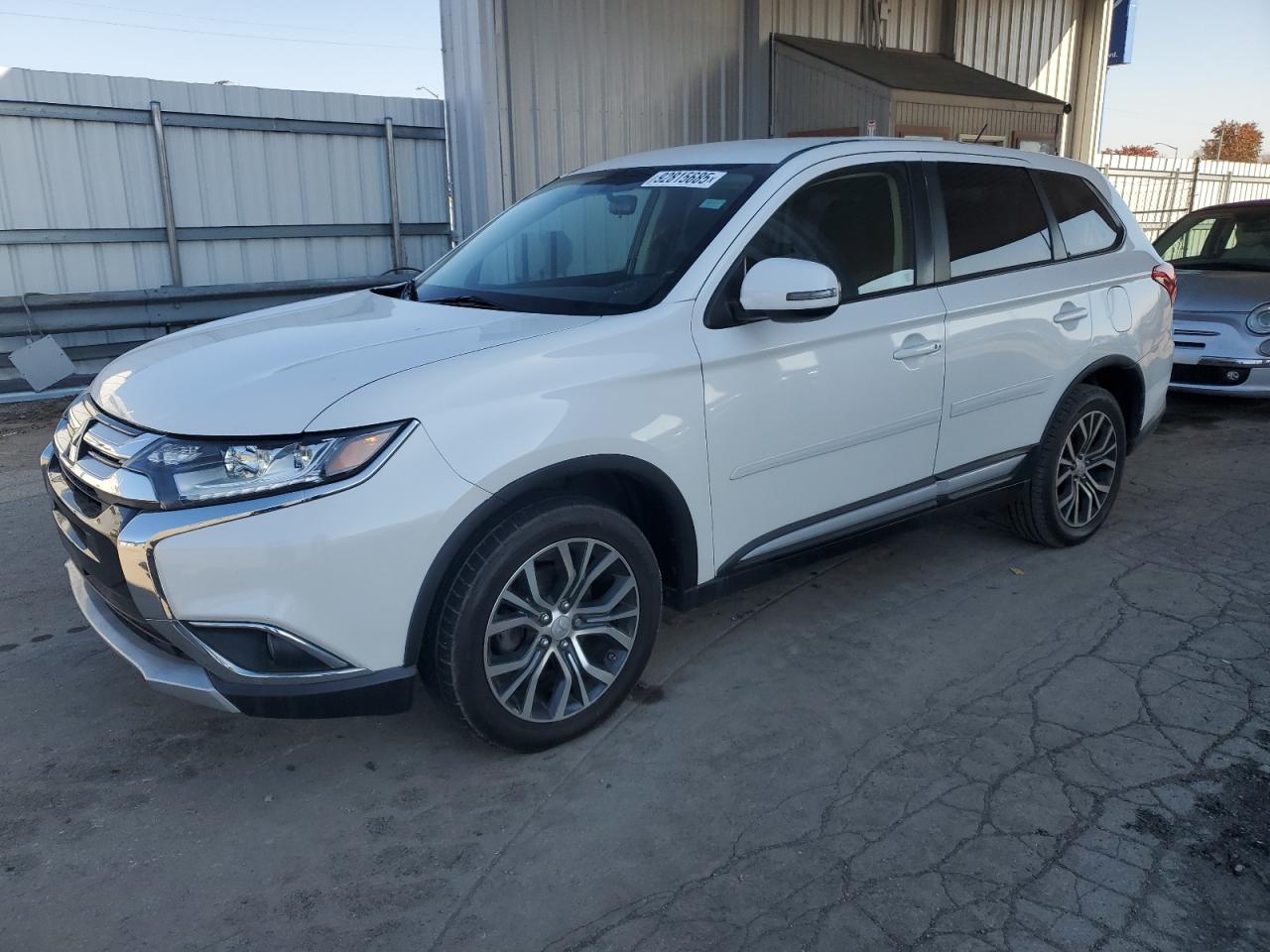 MITSUBISHI OUTLANDER SE