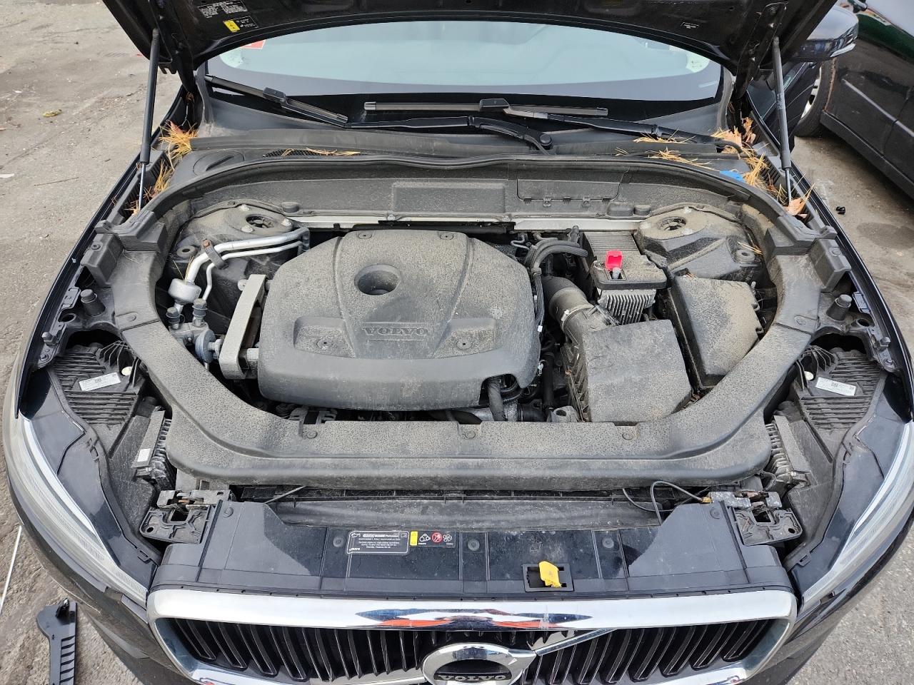 VOLVO XC60 T5 MOMENTUM