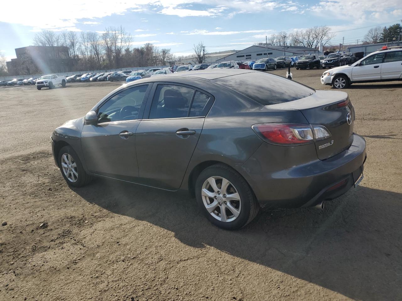 Lot #3305301304 2011 MAZDA 3 I