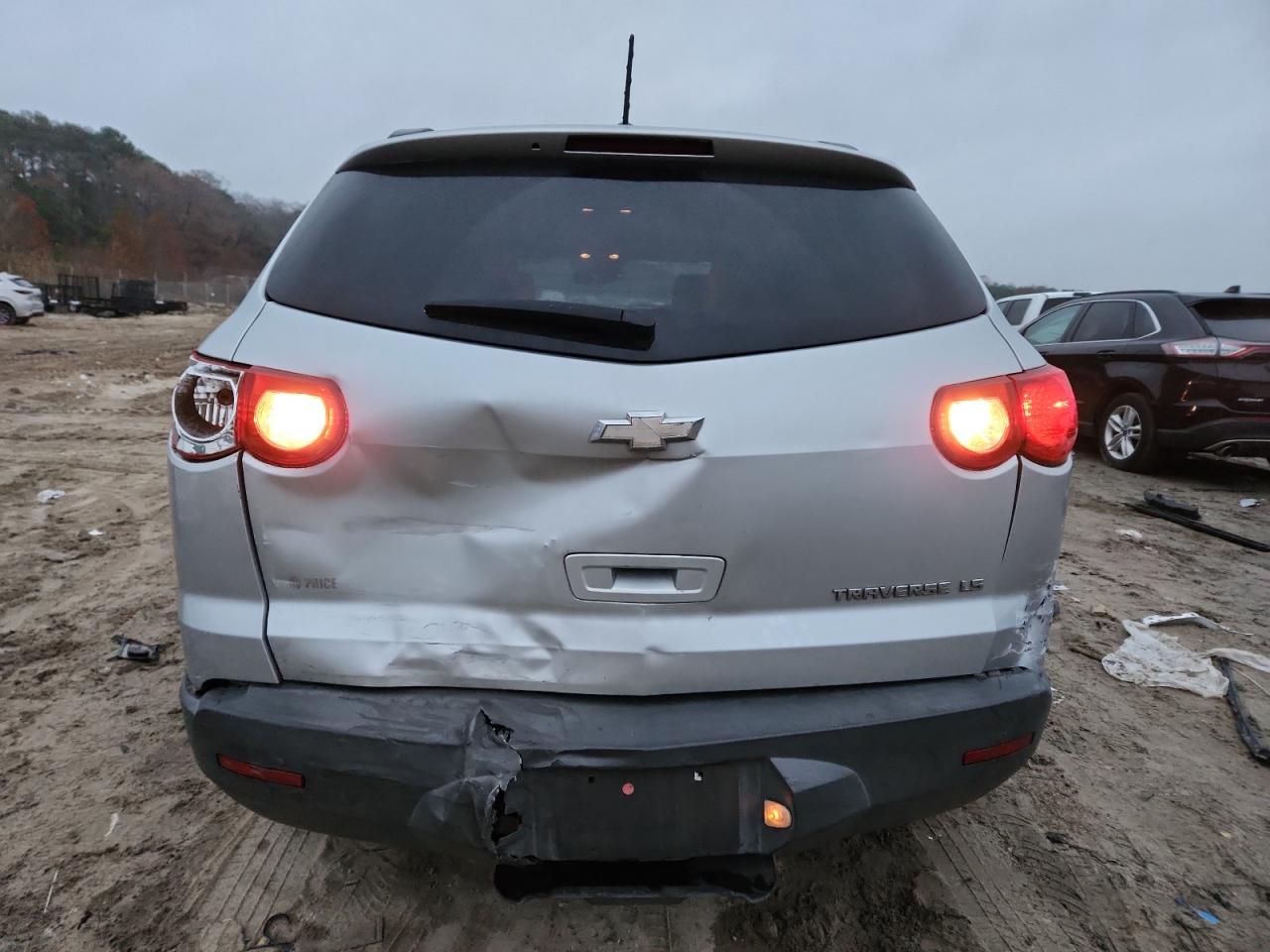 CHEVROLET TRAVERSE LS