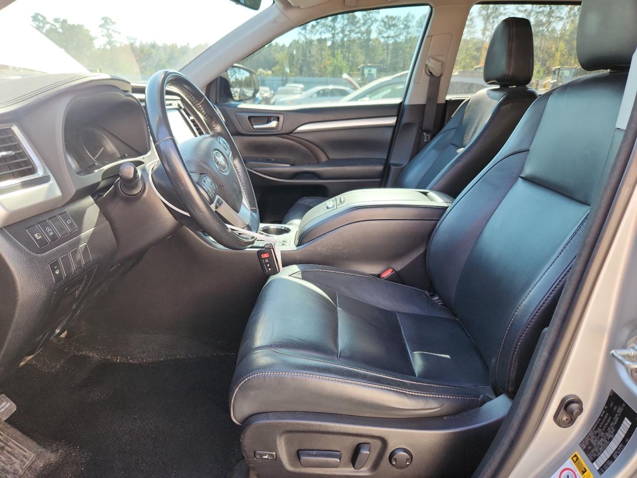 TOYOTA HIGHLANDER SE