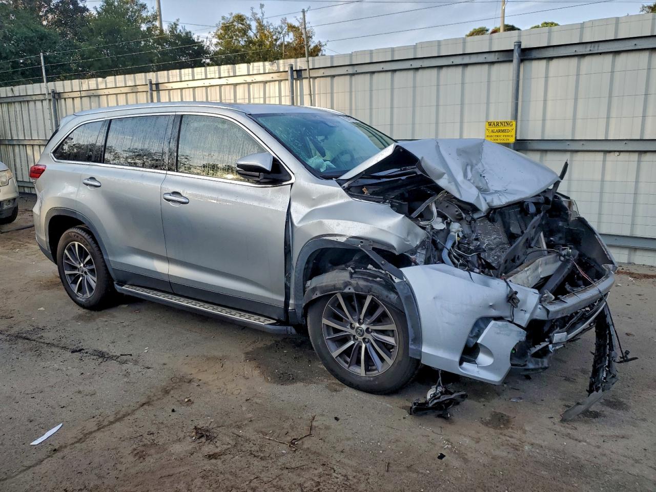 TOYOTA HIGHLANDER SE