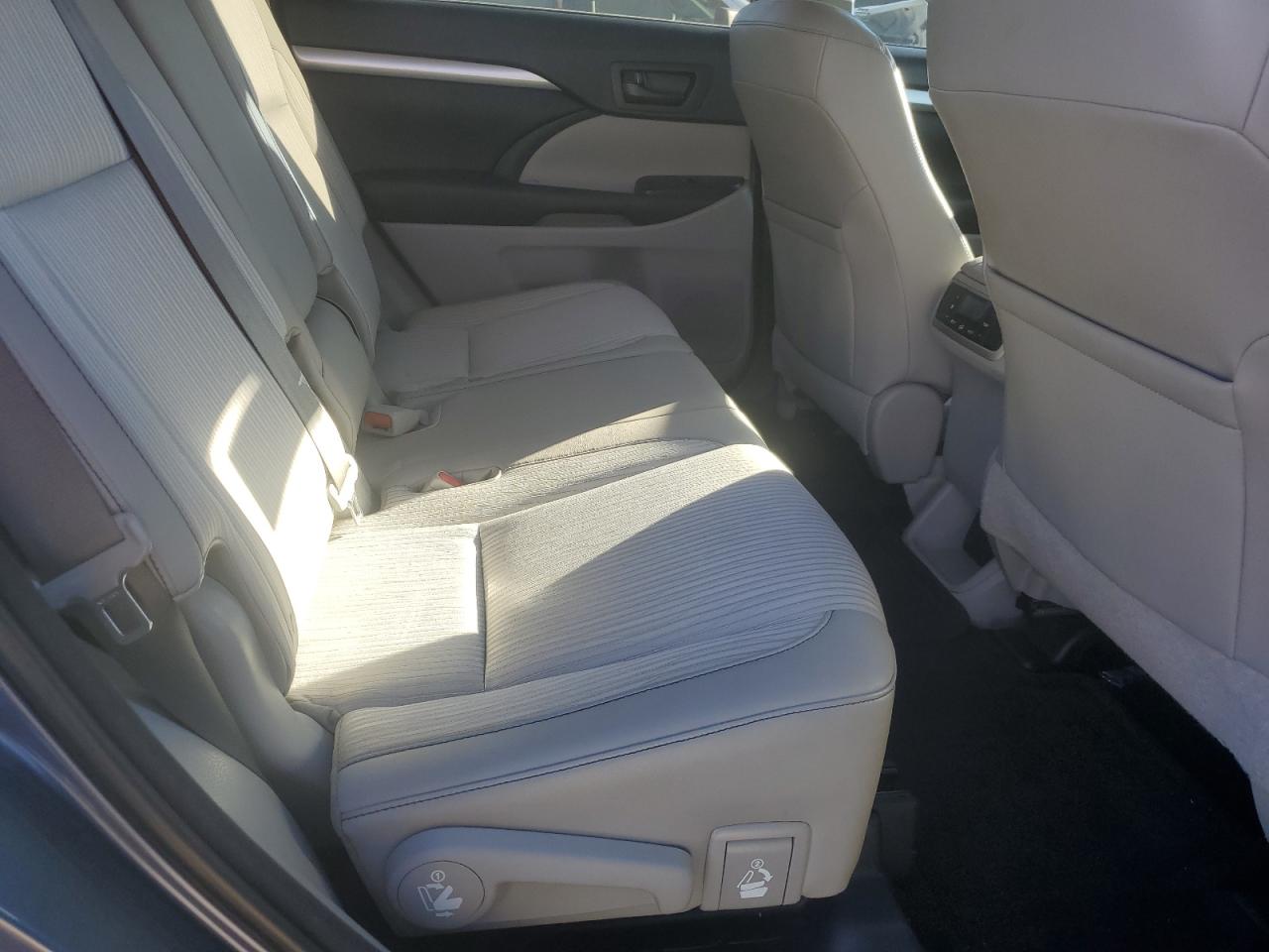 TOYOTA HIGHLANDER LE