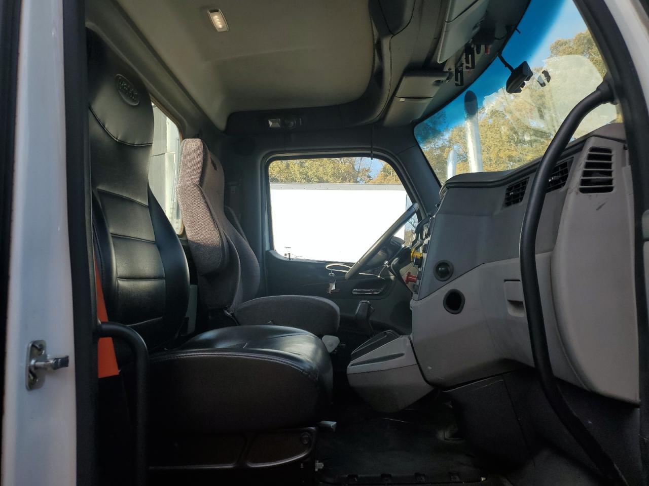 Lot #3317700069 2017 PETERBILT 579