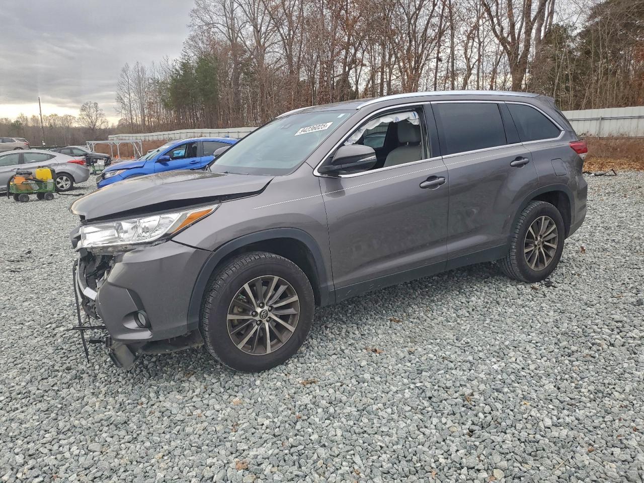 TOYOTA HIGHLANDER SE