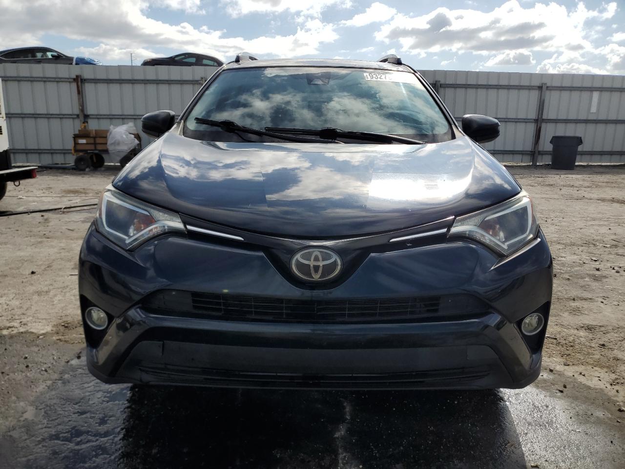 TOYOTA RAV4 LE