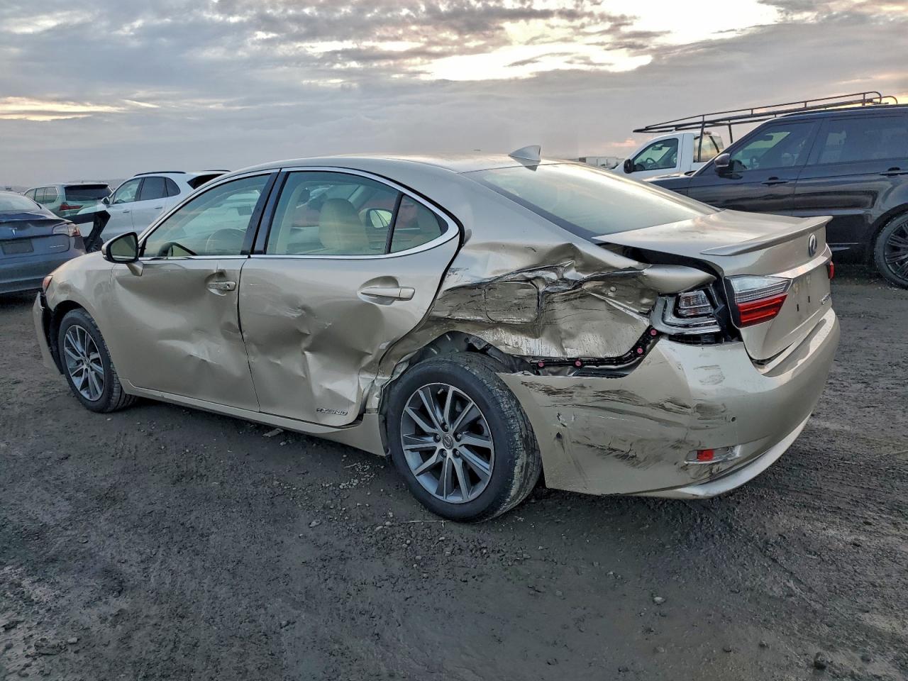 Lexus Es 300h Image 2