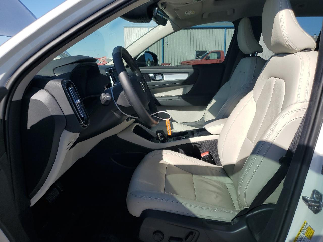 VOLVO XC40 T5 MOMENTUM