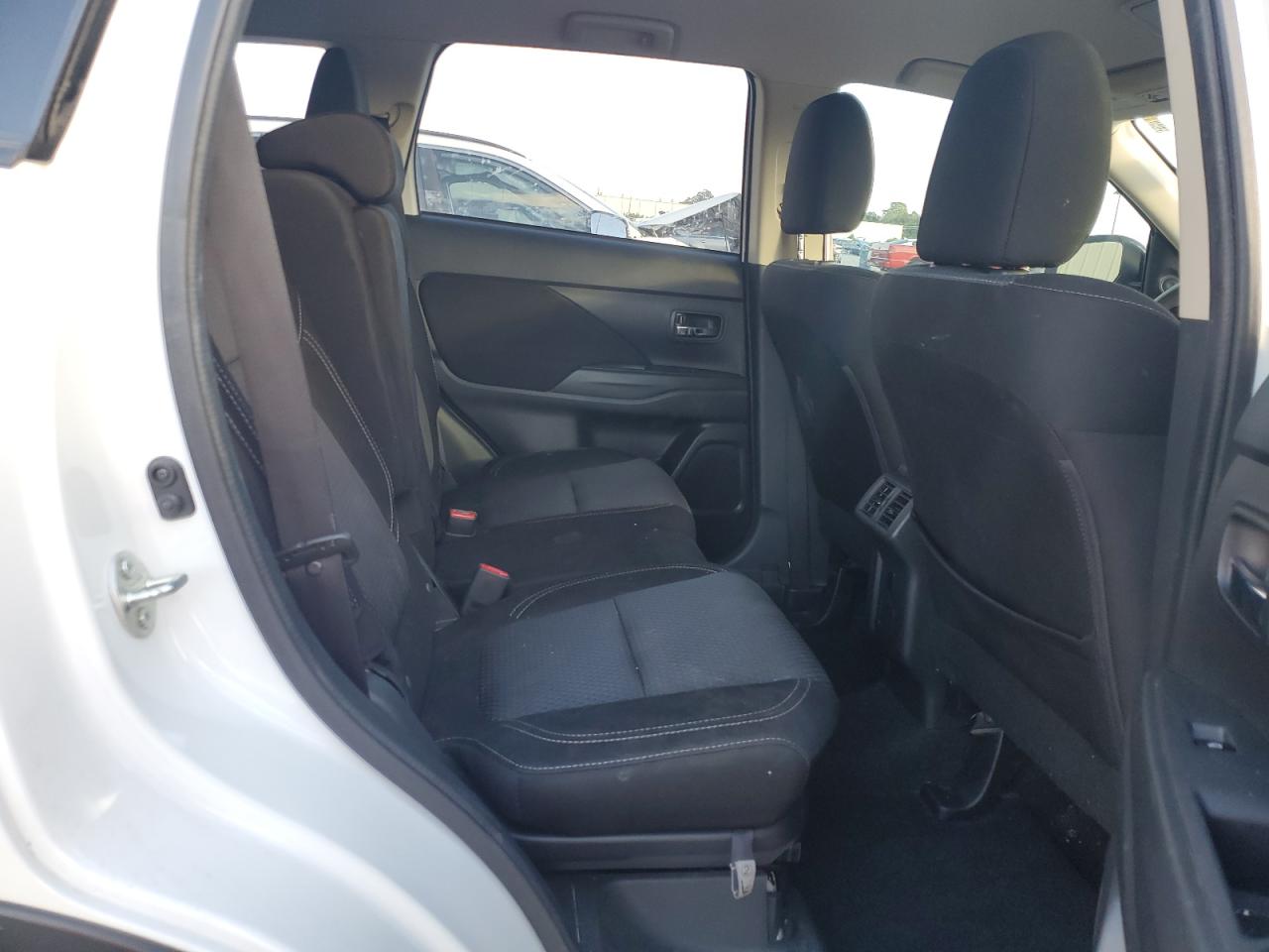 MITSUBISHI OUTLANDER ES