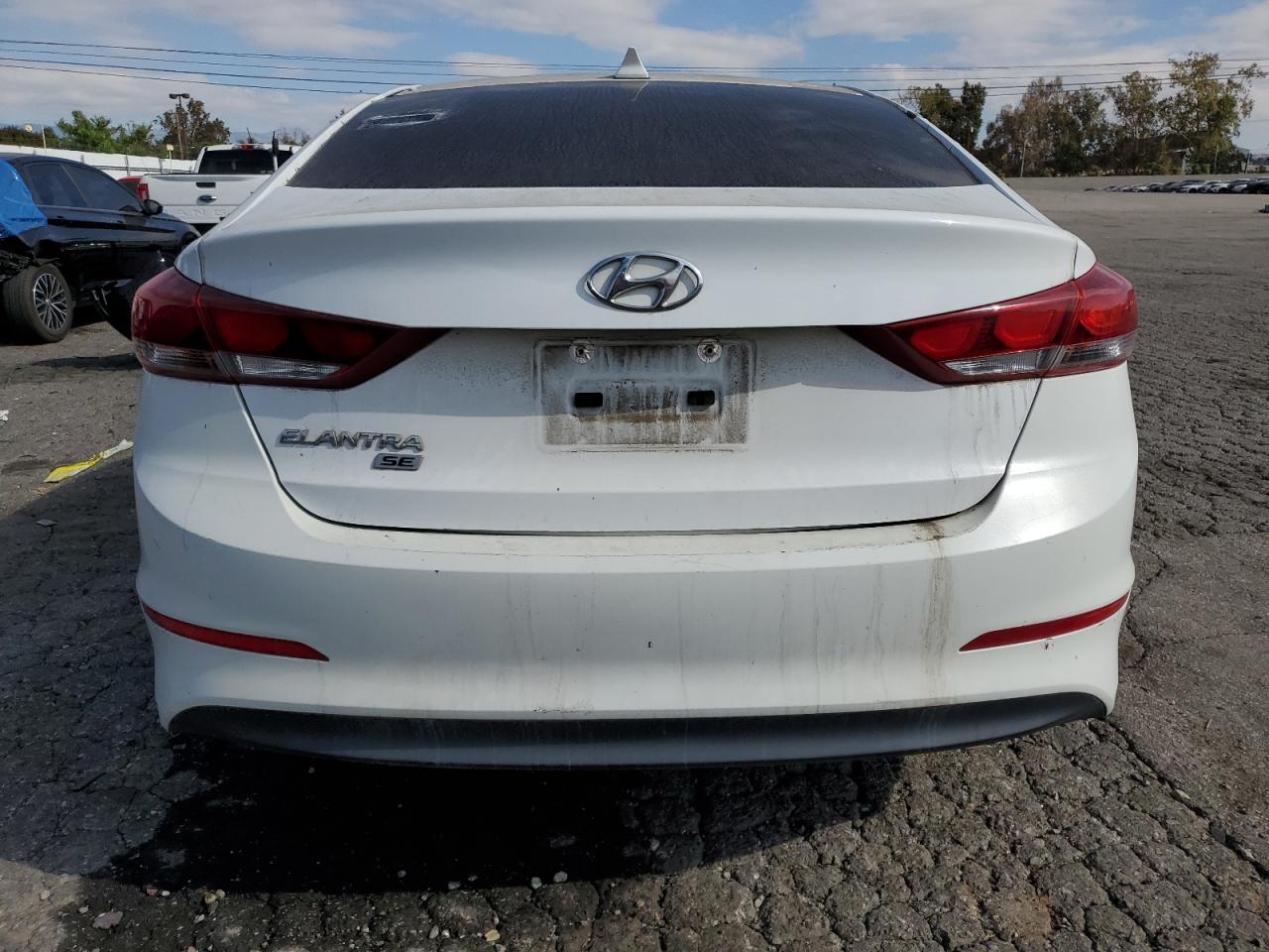 HYUNDAI ELANTRA SE