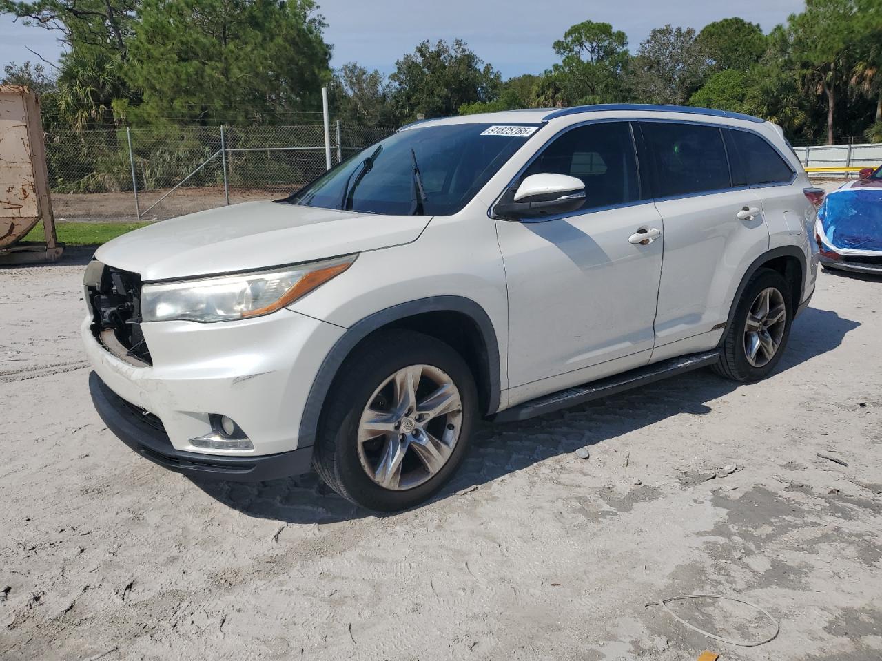 Lot #3301793368 2014 TOYOTA HIGHLANDER