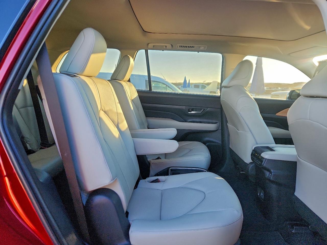 TOYOTA HIGHLANDER LE