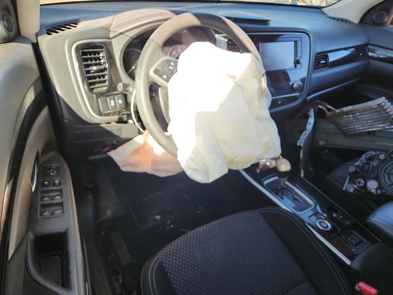 MITSUBISHI OUTLANDER SE