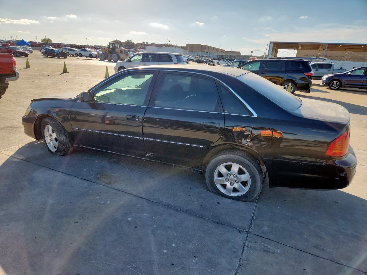 Lot #3303868707 2002 TOYOTA AVALON XL