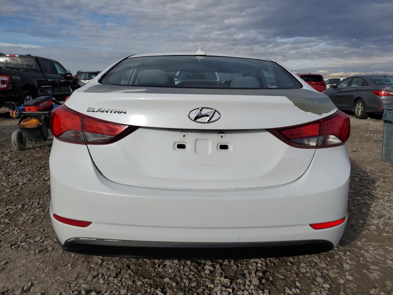 HYUNDAI ELANTRA SE