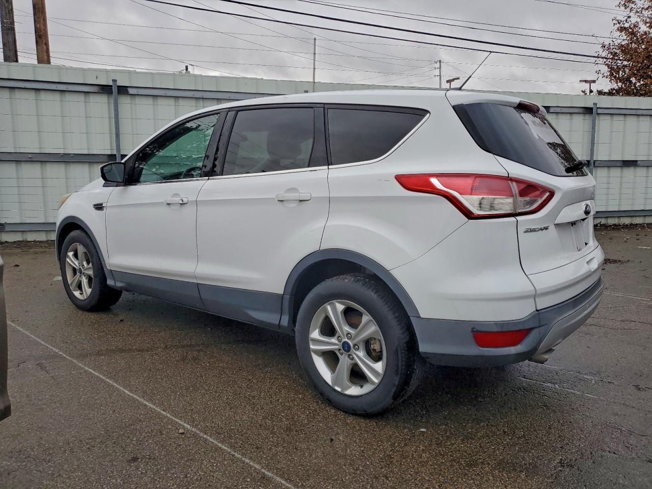 FORD ESCAPE SE