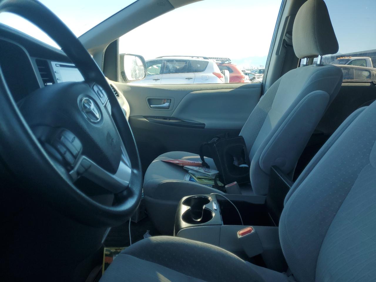 Lot #3292749777 2018 TOYOTA SIENNA LE