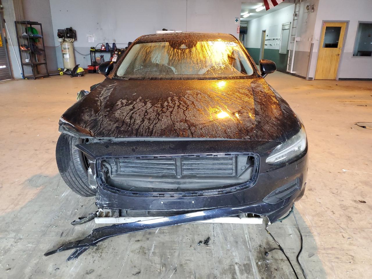 VOLVO S90 T5 MOMENTUM