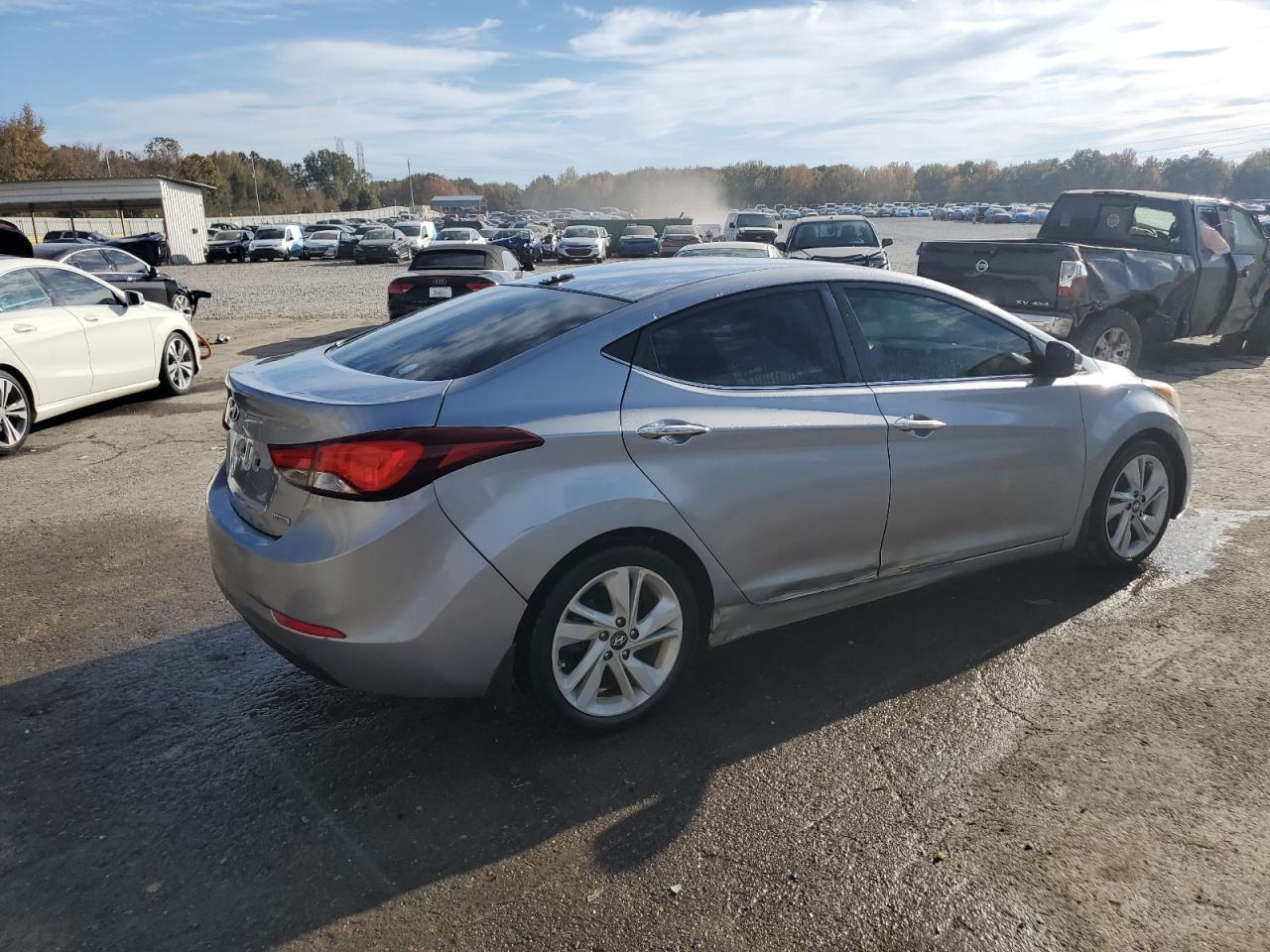 HYUNDAI ELANTRA SE