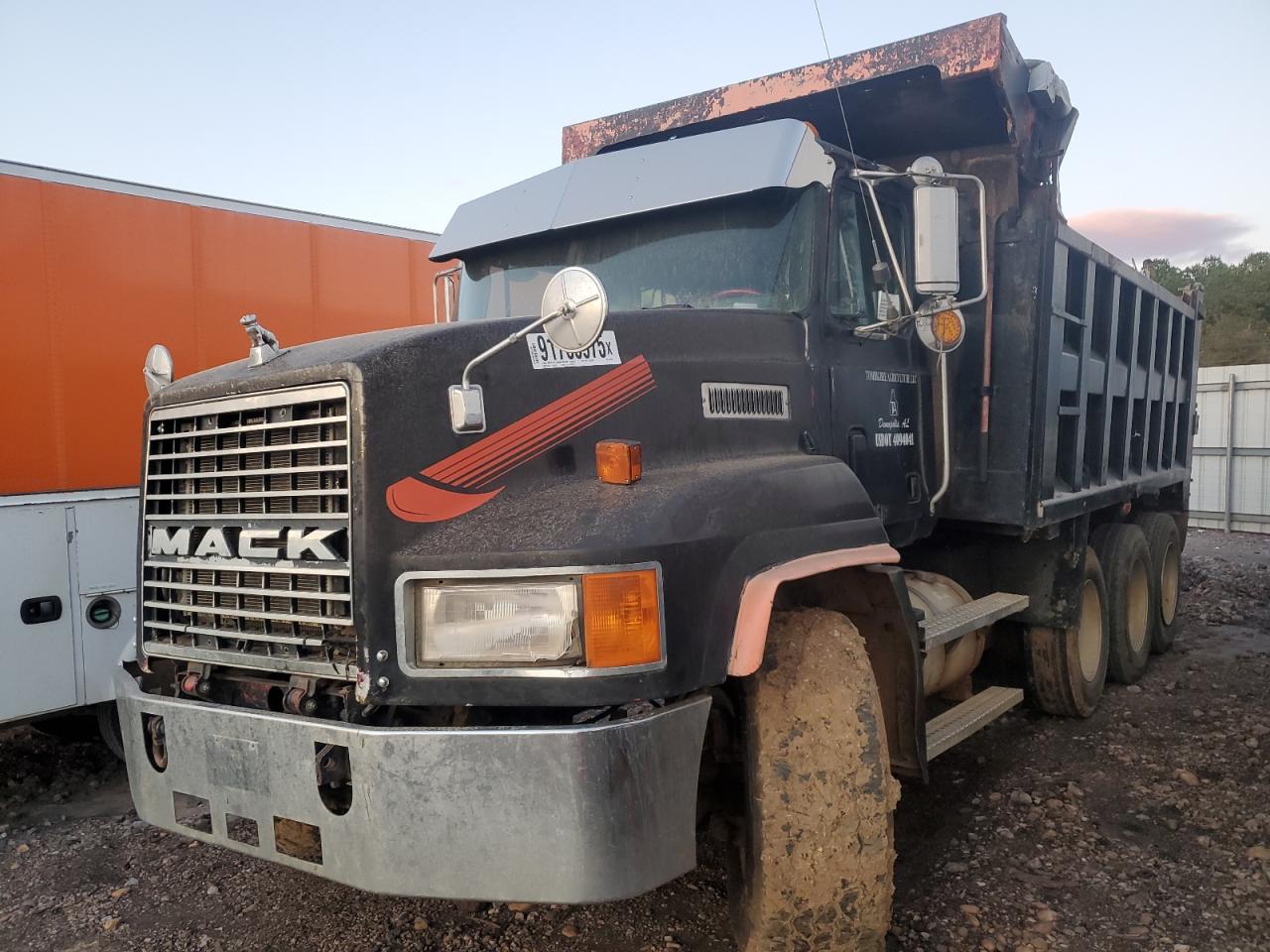 Lot #3286579157 1994 MACK CH613 MAXI