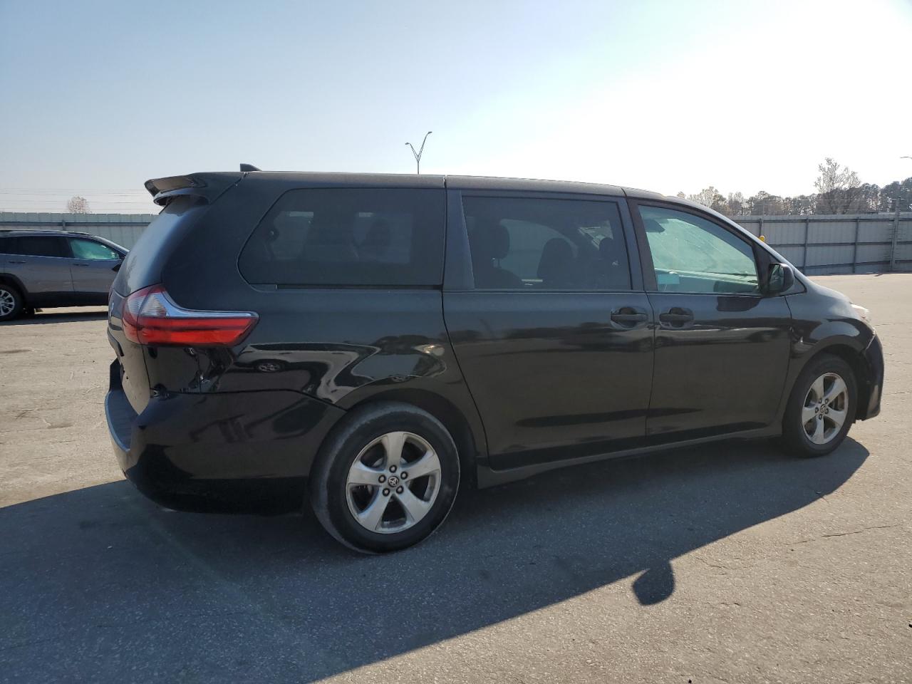 TOYOTA SIENNA L