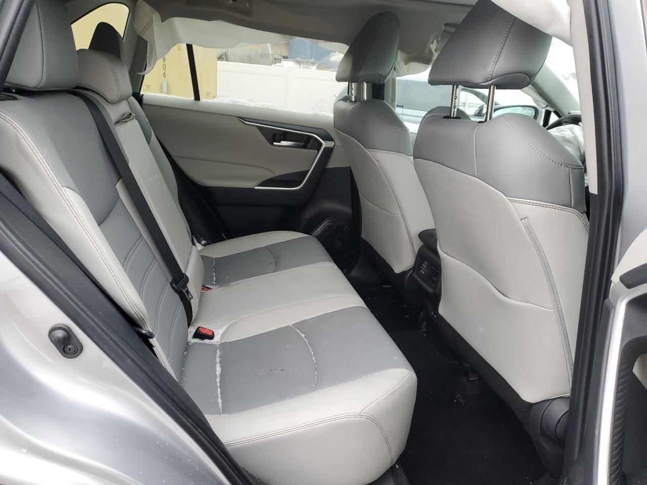 TOYOTA RAV4 XLE PREMIUM